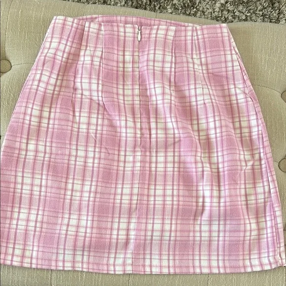 Brandy Melville Pink and White A-Line Mini Skirt. NEW. Never Worn - Picture 3 of 5